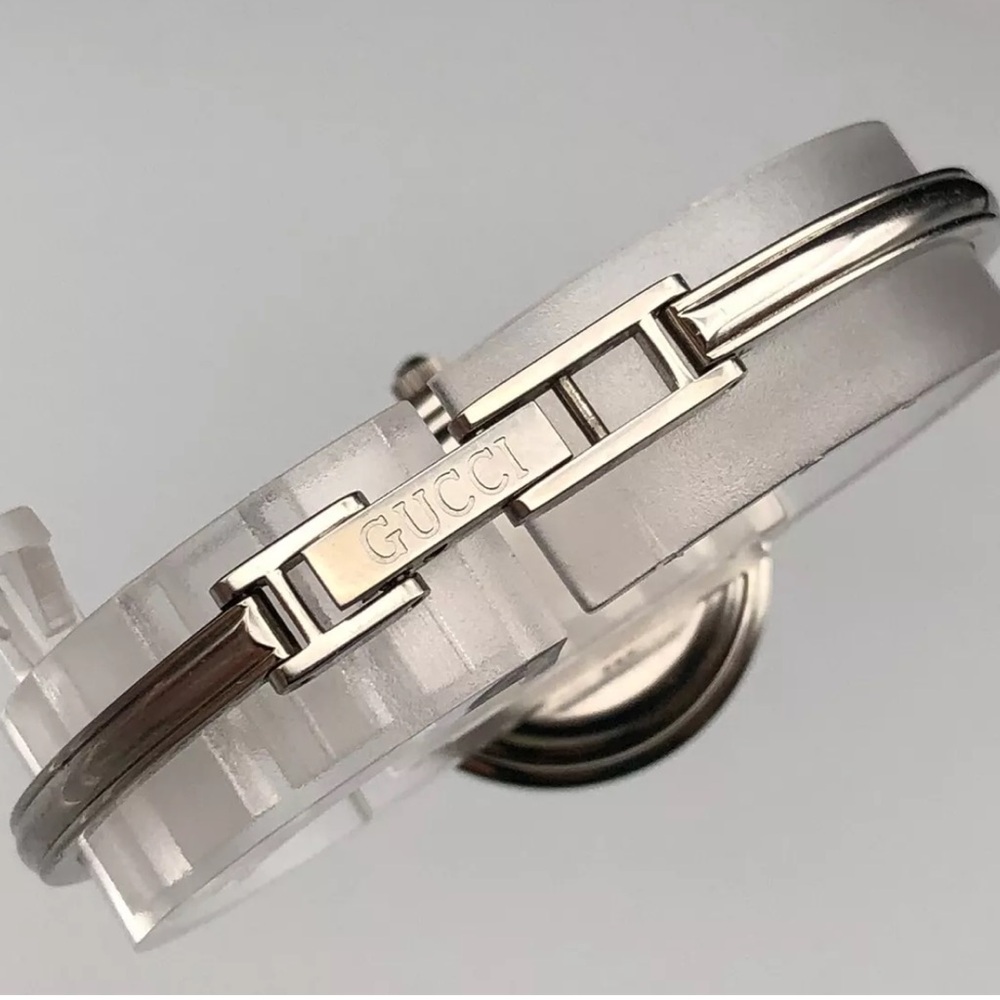 GUCCI Luxury Statement Watch Stunning ๐ - Picture 6 of 9